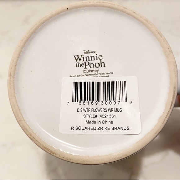 Winnie the Pooh Mug Honeycomb Bee - Picture 6 of 9